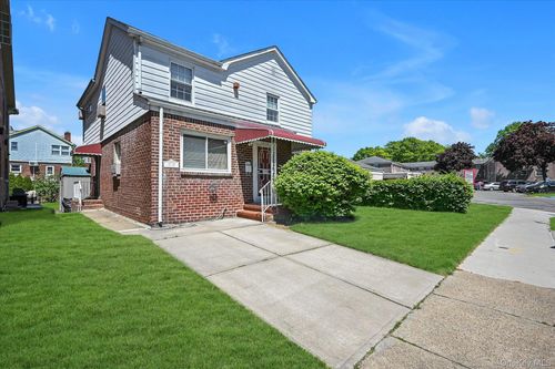 147-29 68th Rd, Flushing, NY, 11367-1332 | Card Image
