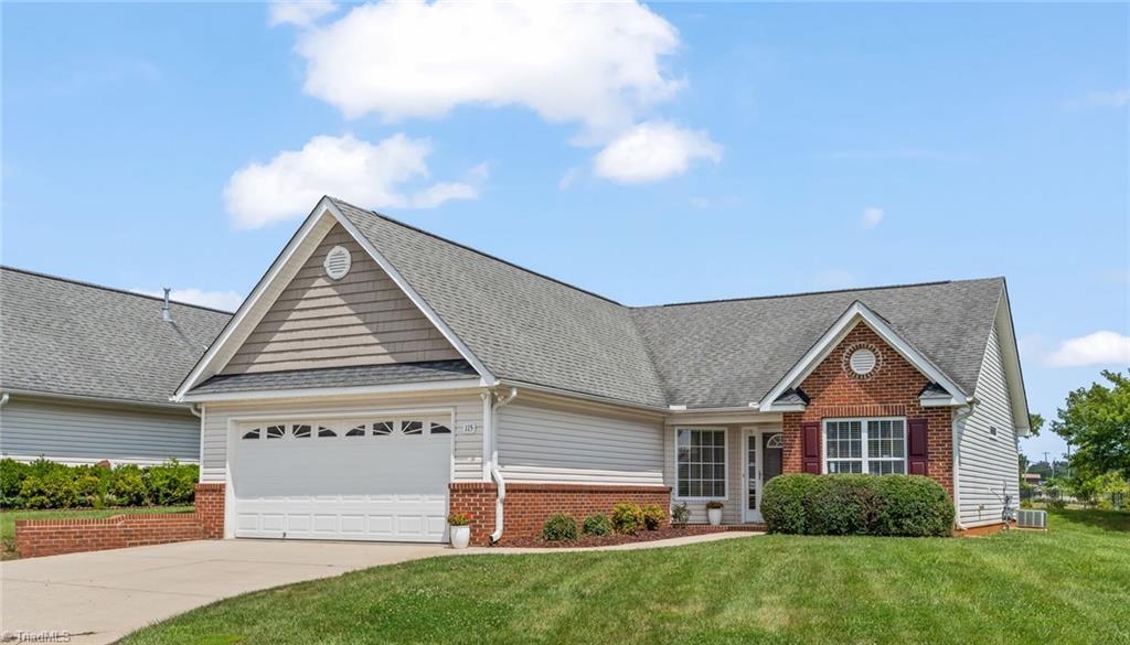 Castleton Dr, Thomasville, NC 27360