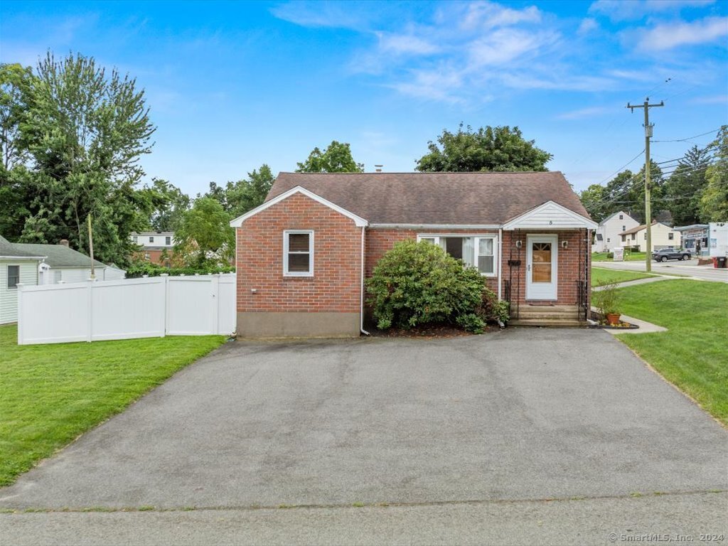 Cricket Dr, Meriden, CT 06450
