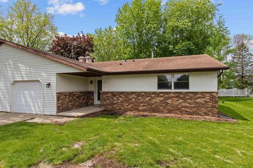 3122 N Bluemound Drive, GRAND CHUTE, WI, 54913 | Card Image