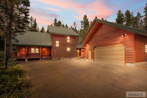 4025 N Salt Lick Loop, Island Park, ID, 83429-5129 | Card Image