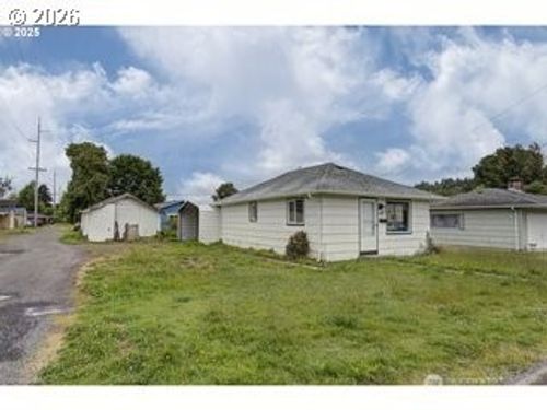 105 Redpath St, Kelso, WA, 98626-3716 | Card Image