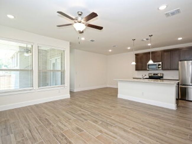 411 Parkline Dr, Condo with 3 bedrooms, 2 bathrooms and 2 parking in Georgetown TX | Image 4