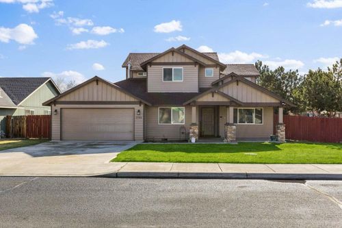 2146 Nw 22nd St, Redmond, OR, 97756-7673 | Card Image
