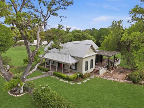 9030 Wolf Creek Rd, Brenham, TX, 77833-8851 | Card Image