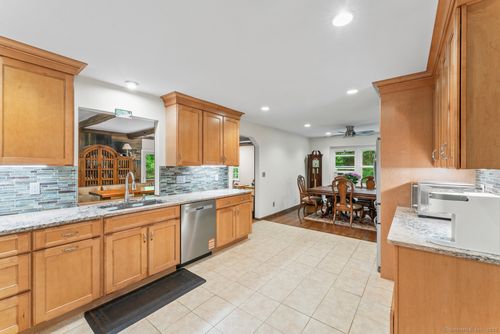 49 Birch Hill Rd, Newtown, CT, 06470-1717 | Card Image