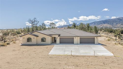 1483 Smoke Tree Rd, Pinon Hills, CA, 92372 | Card Image