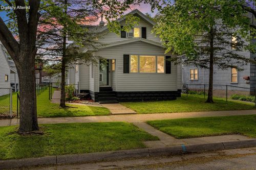 1905 Wood Street, La Crosse, WI, 54603 | Card Image