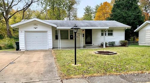 128 Fenwick Dr, Ferguson, MO, 63135-2823 | Card Image