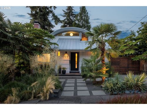 6221 Se Ash St, Portland, OR, 97215 | Card Image