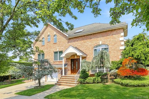 5315 Overbrook St, Little Neck, NY, 11362-1628 | Card Image