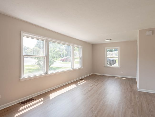 52 S Hawthorne Blvd, House other with 3 bedrooms, 1 bathrooms and null parking in Mundelein IL | Image 6