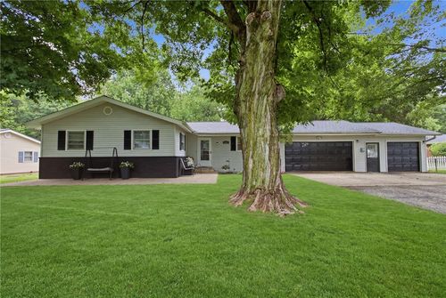 404 N Clark St, Greenup, IL, 62428-1109 | Card Image