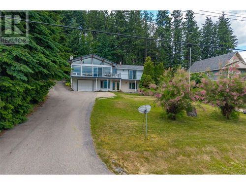 2250 Lakeview Dr, Sorrento, BC, V0E2W2 | Card Image