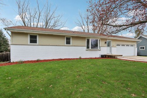 890 Blaser Court, Sun Prairie, WI, 53590-0001 | Card Image