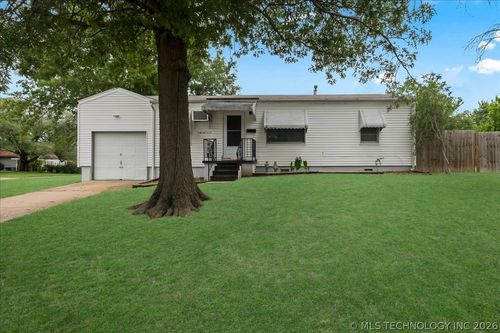 7104 E 8th St, Tulsa, OK, 74112-4422 | Card Image