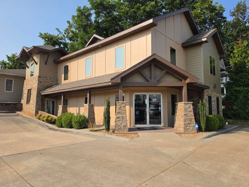 403 S Springfield Ave, Bolivar, MO, 65613-2129 | Card Image