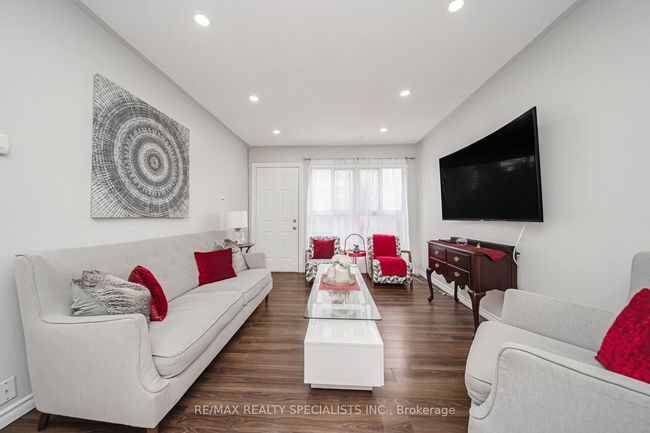 308 Fleetwood Cres, Condo with 4 bedrooms, 2 bathrooms and 2 parking in Brampton ON | Image 12