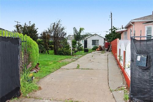 3826 W 115th St, Hawthorne, CA, 90250-2620 | Card Image