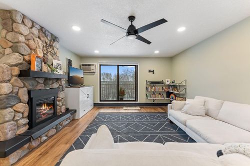 apt-209-5607 Green Circle Dr, Hopkins, MN, 55343-9621 | Card Image