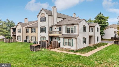 10421 Paradise Ct, MANASSAS, VA, 20109-6422 | Card Image