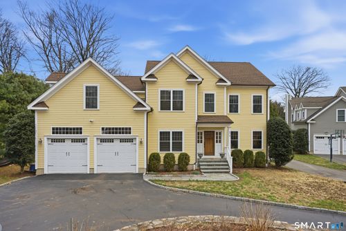570 Unquowa Rd, Fairfield, CT, 06824-5034 | Card Image