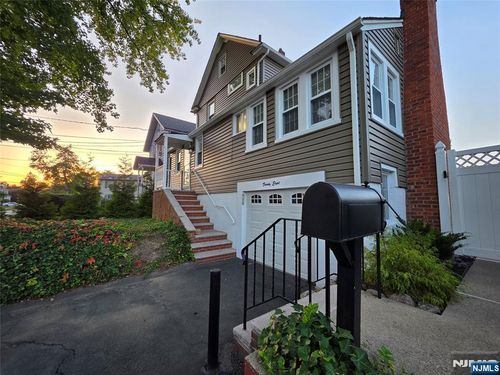 28 Wood Pl, Dumont, NJ, 07628-1623 | Card Image
