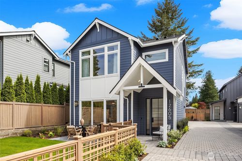12605 Ne 80th St, Kirkland, WA, 98033-8211 | Card Image