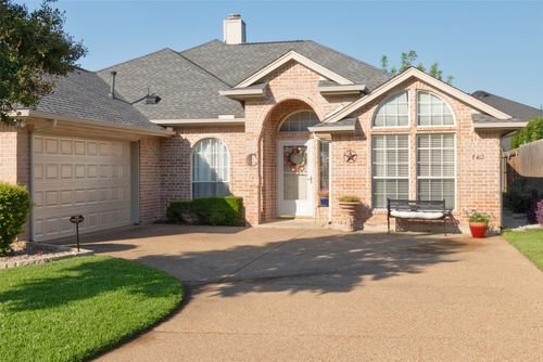 7412 Whitestone Ranch Rd, Benbrook, TX, 76126-4549 | Card Image