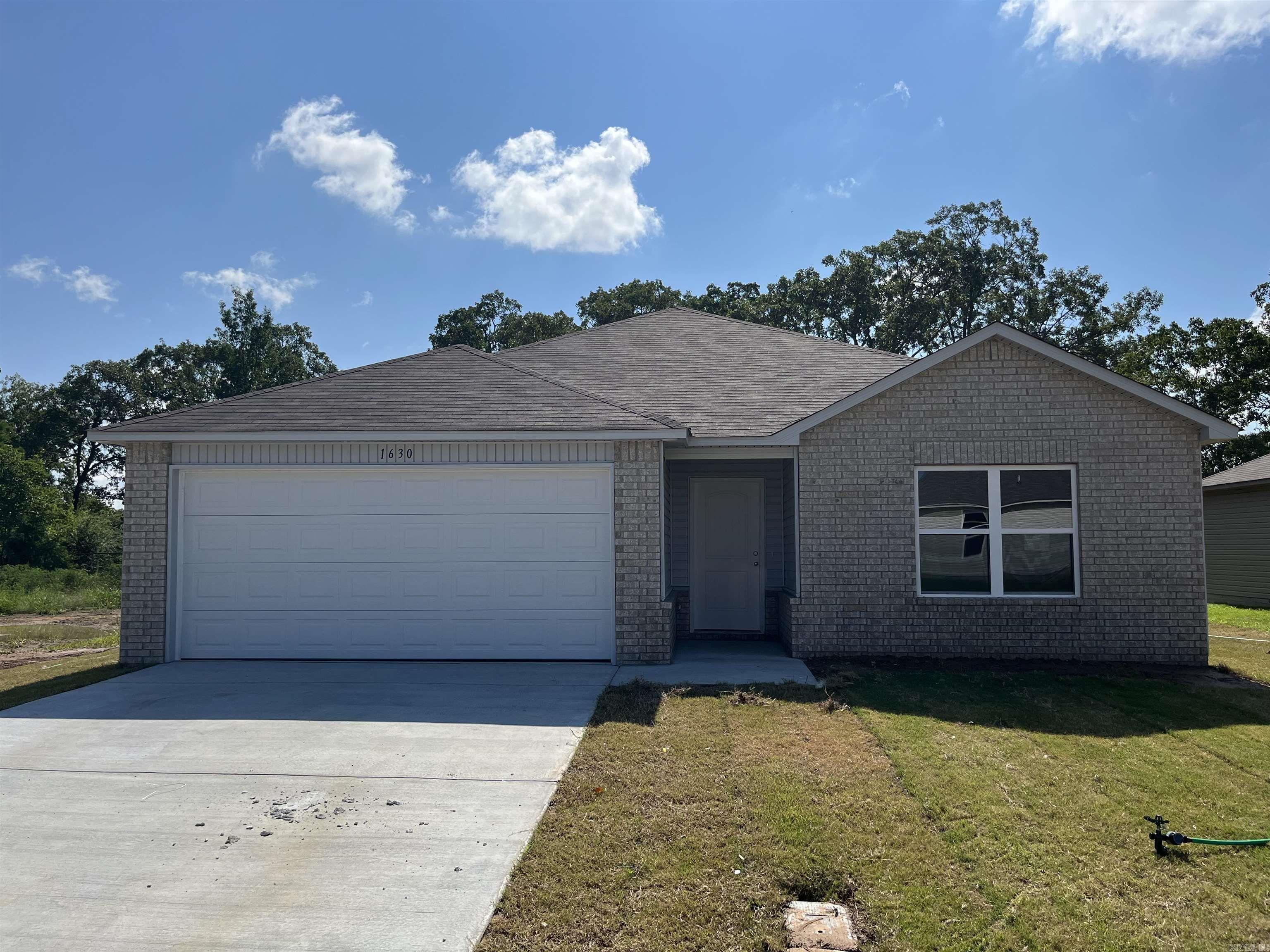 Carillon Ln, Conway, AR 72034