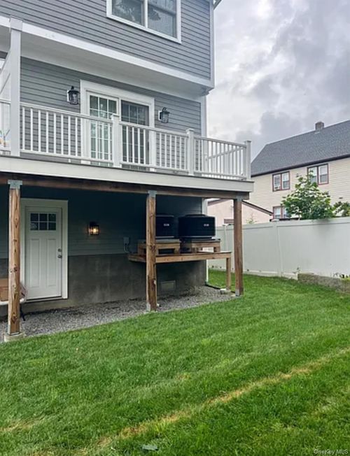 87-89 Bradford St, Harrison, NY, 10528-2600 | Card Image