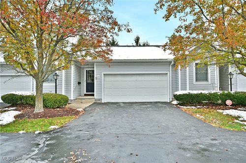 129 Greenfield Oval Nw, Warren, OH, 44483-1100 | Card Image