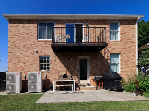 43 220th St, Bayside, NY, 11361 | Card Image