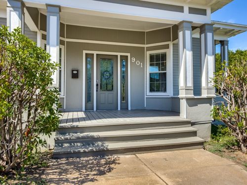 901 W Morton St, Denison, TX, 75020-2111 | Card Image