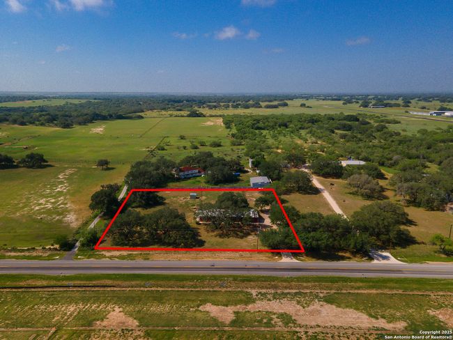 1015 Fm 2200 W, House other with 3 bedrooms, 3 bathrooms and null parking in Devine TX | Image 7