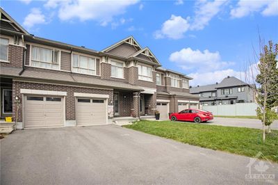 811 Clapham Terr, Townhouse with 3 bedrooms, 3 bathrooms and 2 parking in Ottawa ON | Image 2