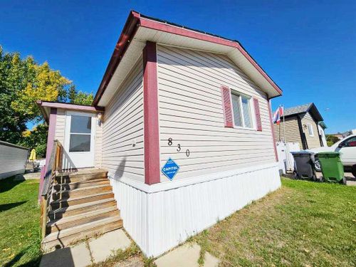 830 - 6834 59 Avenue, Home with 3 bedrooms, 2 bathrooms and 1 parking in Red Deer AB | Card Image