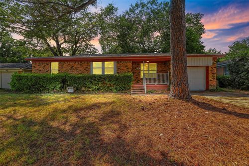 1221 Simpson Dr, Hurst, TX, 76053-4527 | Card Image