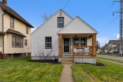 261 Sexton St, Struthers, OH, 44471-1751 | Card Image