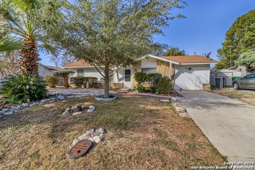 8815 Oakbrook St, San Antonio, TX, 78221-3320 | Card Image