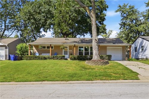 5914 N Park Ave, Gladstone, MO, 64118-5552 | Card Image