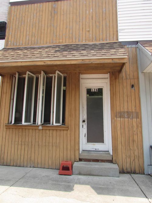 126 N Davenport St, Metamora, IL, 61548-7031 | Card Image