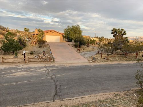 5855 Carmelita Ave, Yucca Valley, CA, 92284-5611 | Card Image