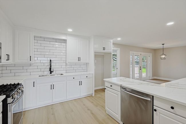 1016 Cavender Dr, House other with 4 bedrooms, 2 bathrooms and null parking in Hurst TX | Image 4