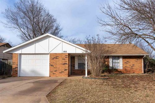 1012 E Ridgecrest Avenue, Stillwater, OK, 74075-2934 | Card Image
