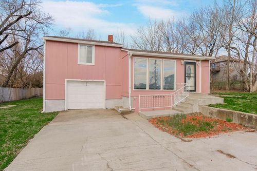 3706 Ne 82nd Ter, Kansas City, MO, 64119-4427 | Card Image