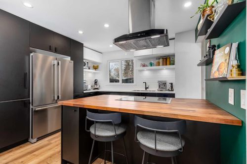 3011 32a Ave Se, Calgary, AB, T2B0J4 | Card Image