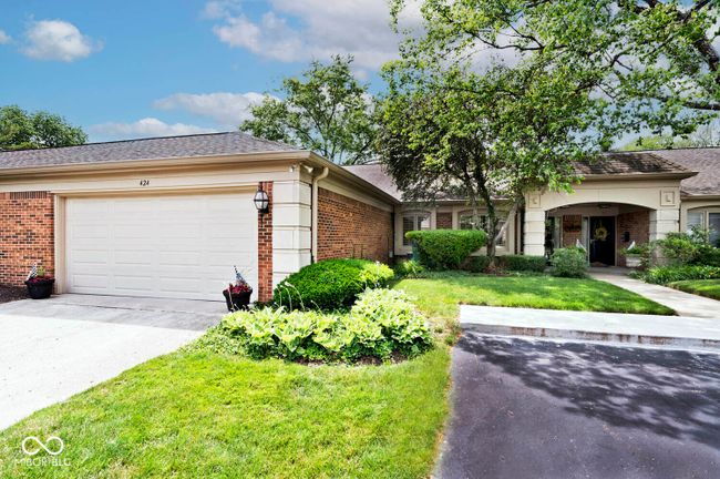 424 Bent Tree Lane, Condo with 2 bedrooms, 2 bathrooms and null parking in Indianapolis IN | Image 2