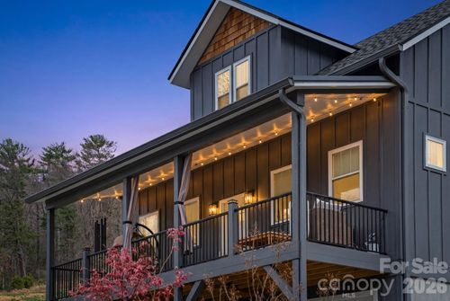 16 Hare Rdg, Asheville, NC, 28803-8302 | Card Image