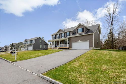 77 Kensington Ln, Poughkeepsie, NY, 12603-1225 | Card Image